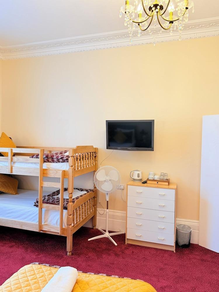 Albro House Hotel - Tap to explore photos