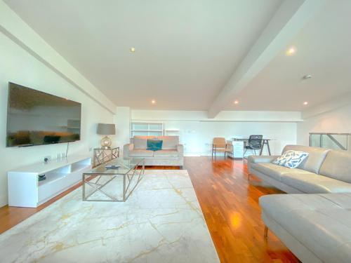 Horizon Canary Wharf Apartments - Tap to explore photos