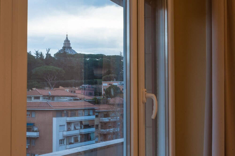 Vatican Skyline - Tap to explore photos