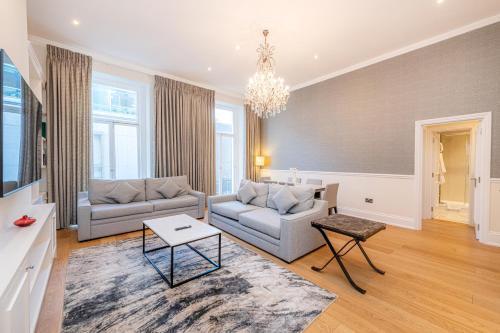 20 Hertford Street - Tap to explore photos