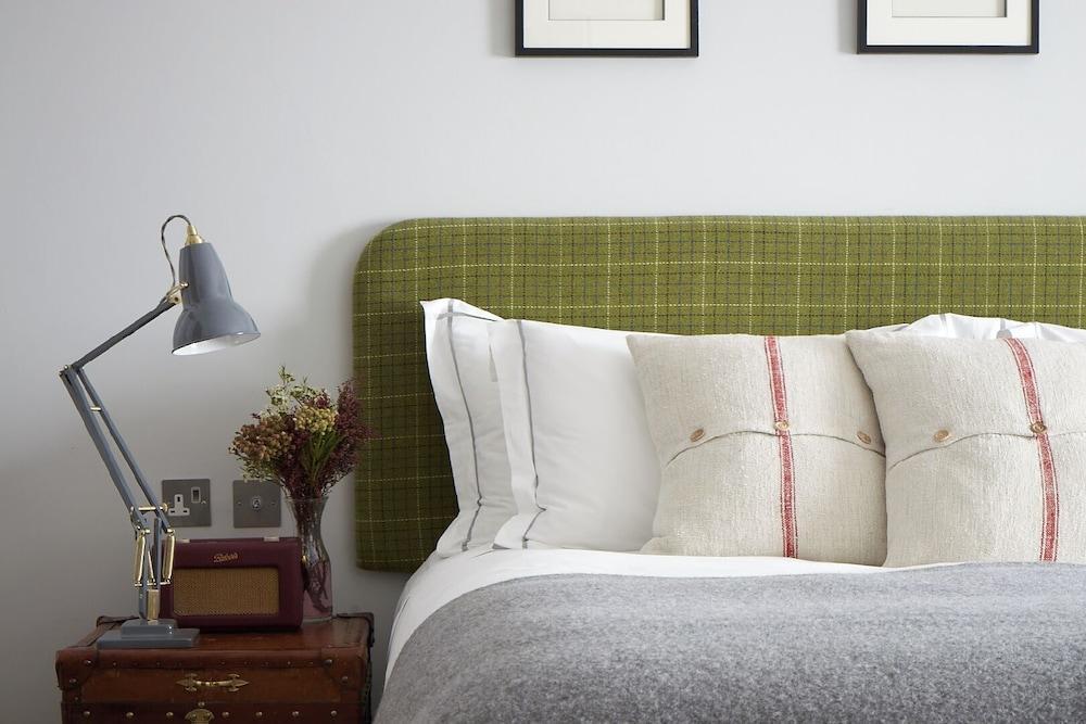 Artist Residence London Room Type - Deluxe Double or Twin Room