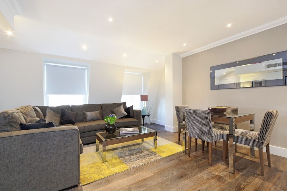 Ashburn Court Room Type - Deluxe One Bedroom Apartment