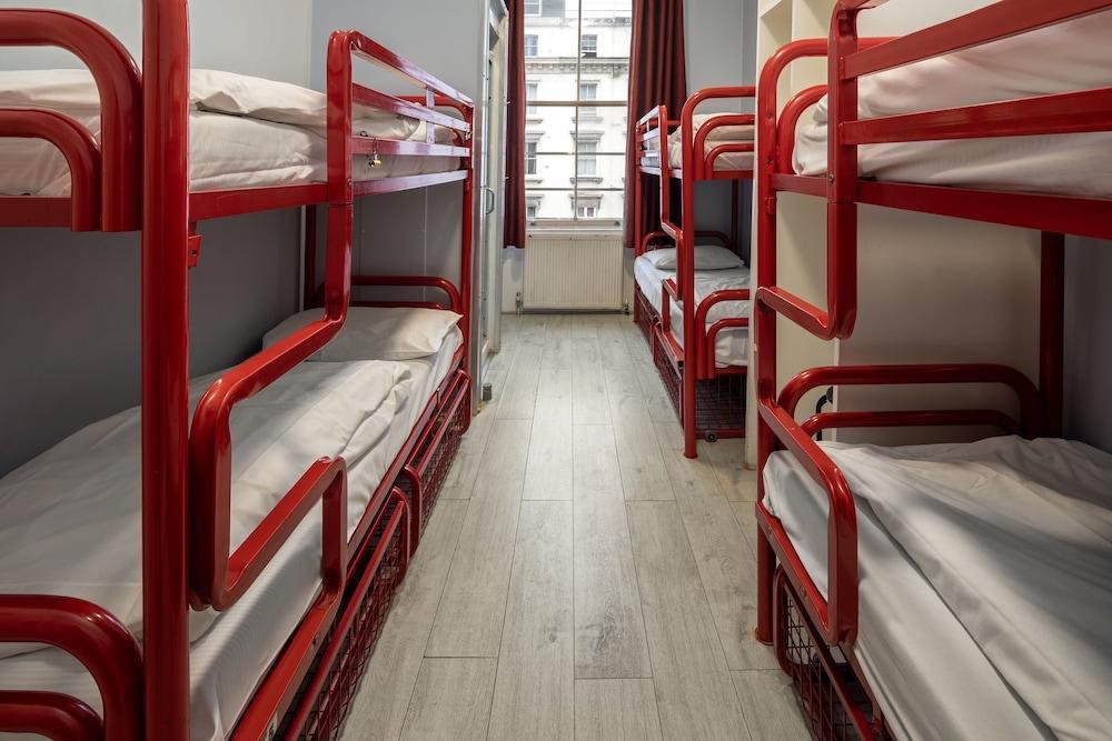Astor Victoria Hostel 18 to 39 years Room Type - 6 Bed Female Dorm Private Shower