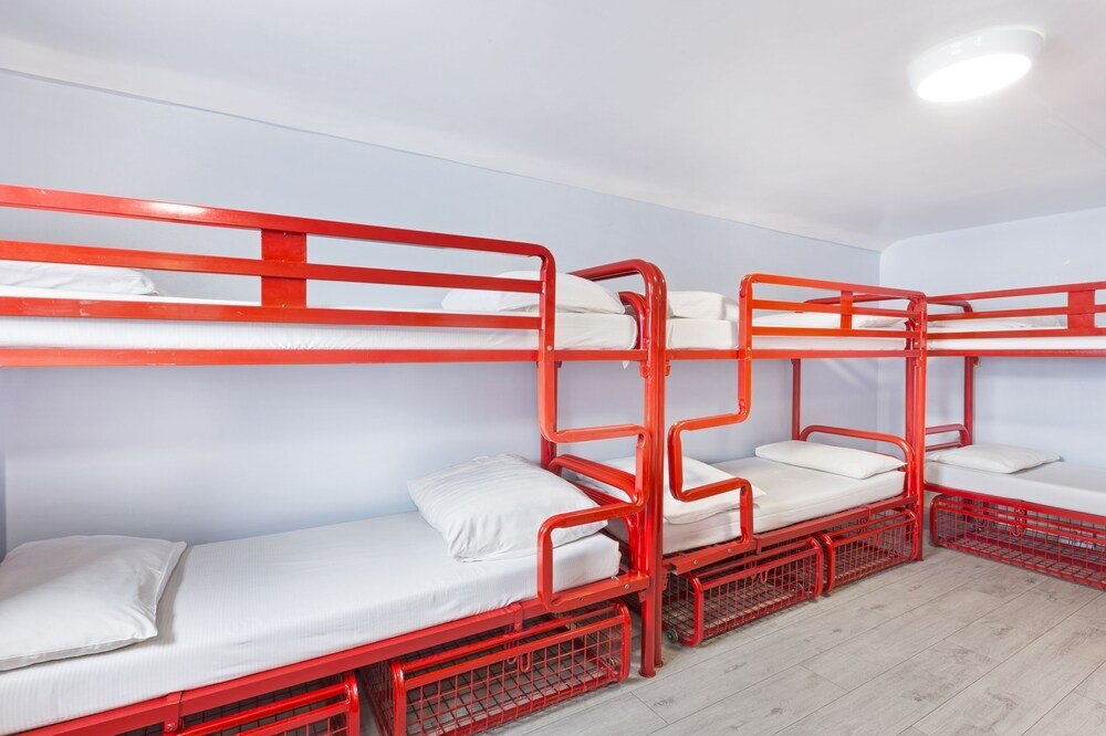 Astor Victoria Hostel 18 to 39 years Room Type - 8 Bed Mixed Dorm Shared Bathroom