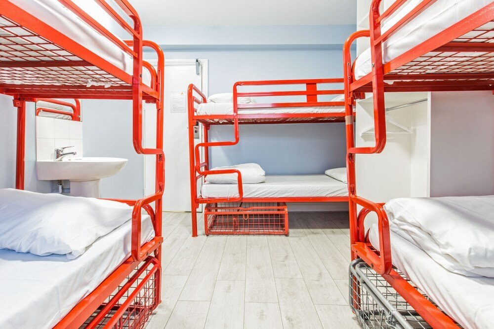 Astor Victoria Hostel 18 to 39 years Room Type - 6 Bed Mixed Dorm Shared Bathroom