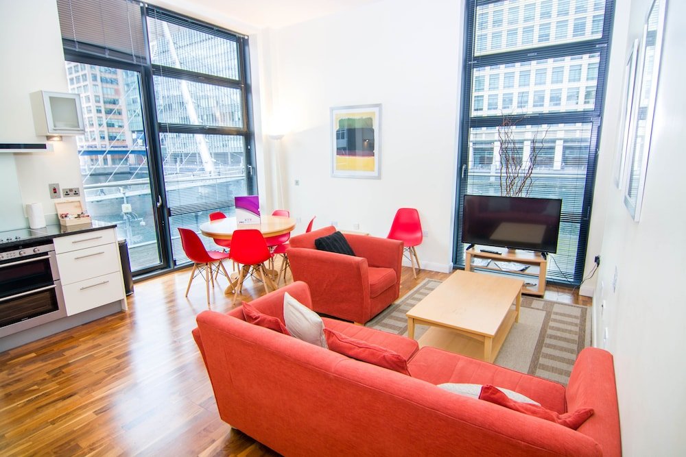 Canary Wharf - Corporate River View Apartments - Tap to explore photos