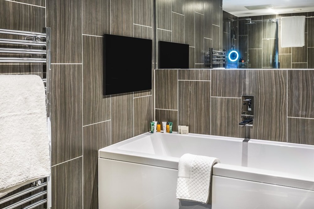 Courthouse Hotel Shoreditch Room Type - Deluxe Double or Twin Room, City View