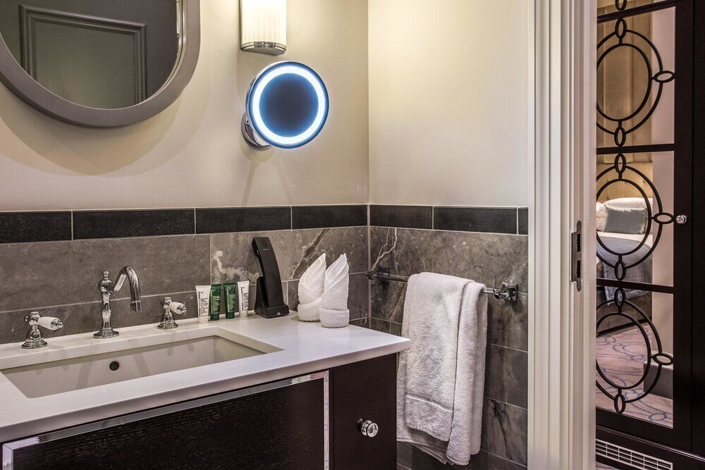 Courthouse Hotel Shoreditch Room Type - Deluxe Studio Suite (Shoreditch Suite)