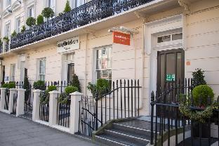 easyHotel Victoria - Tap to explore photos