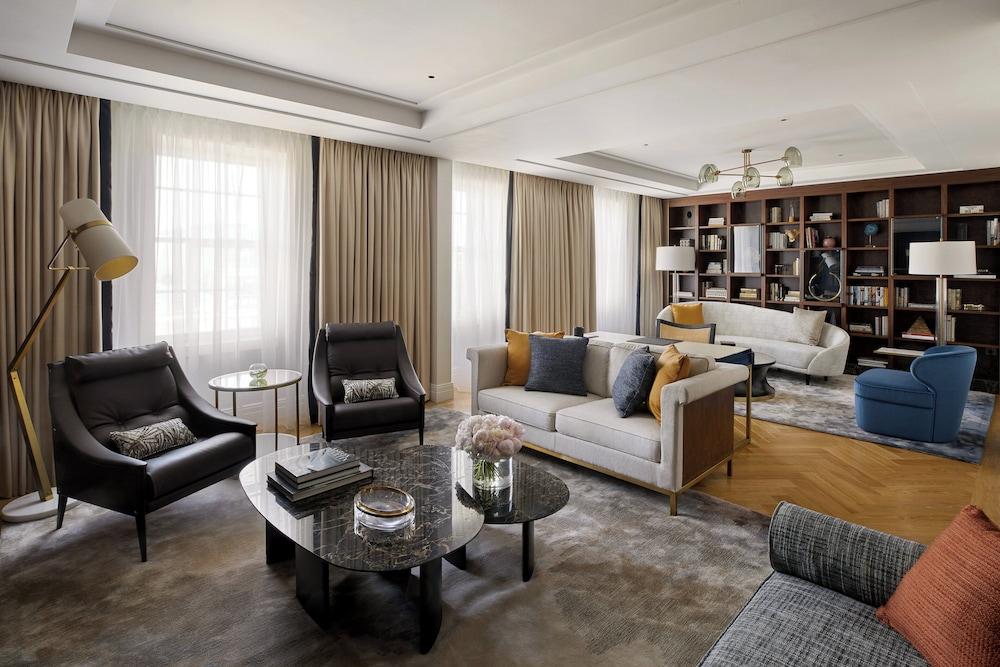 Four Seasons Hotel London at Tower Bridge Room Type - Room, 3 Bedrooms (Hotel Residence)