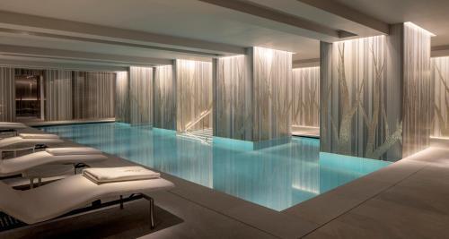 Four Seasons Hotel London at Tower Bridge - Tap to explore photos