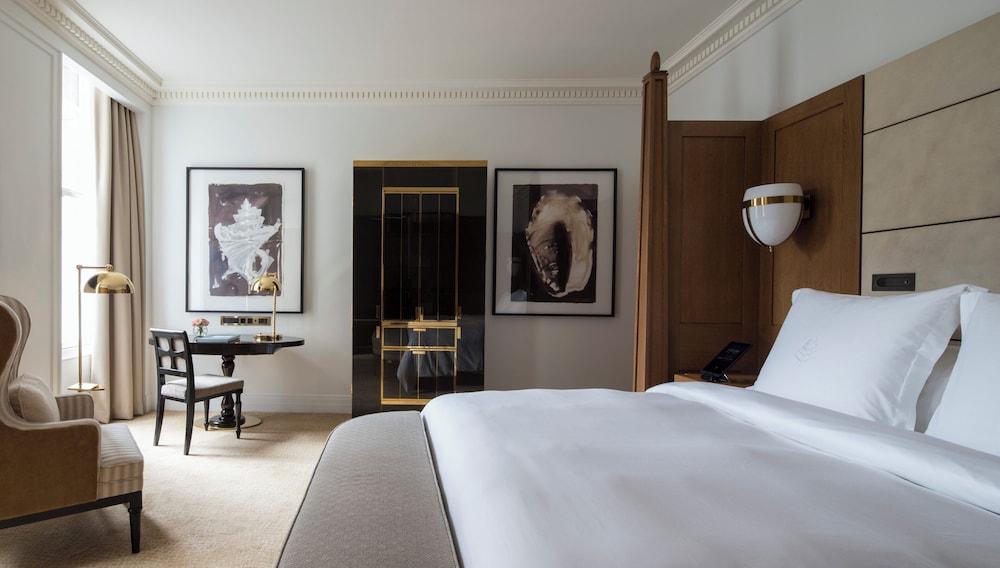 Four Seasons Hotel London at Tower Bridge Room Type - Premier Room, 1 King Bed
