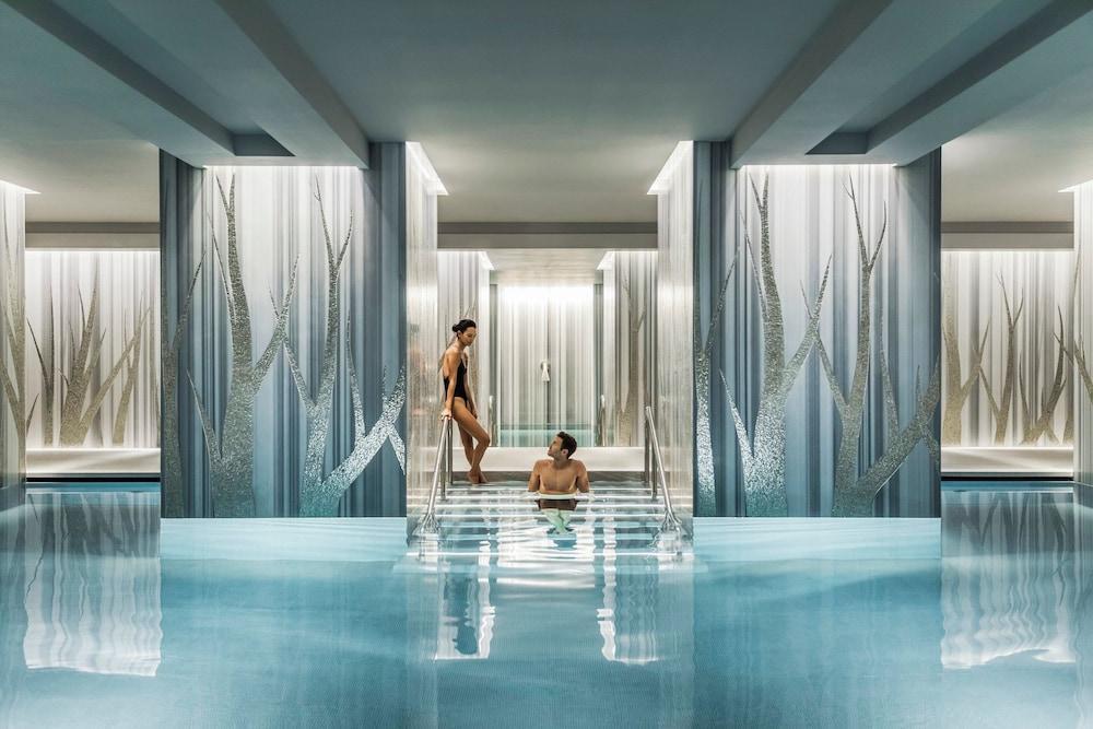 Four Seasons Hotel London at Tower Bridge - Tap to explore photos