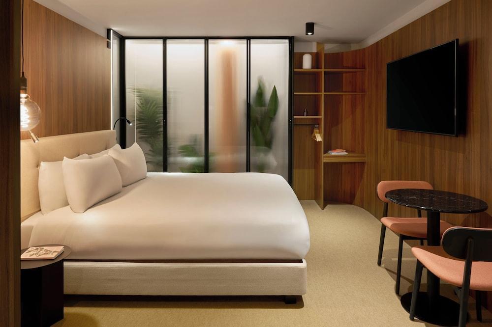 Good Hotel London Room Type - Premium Double Room, Roll-in Shower, No Windows