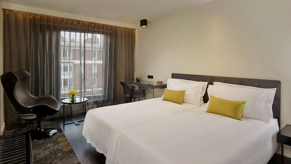 Park Plaza London Waterloo - Tap to explore photos