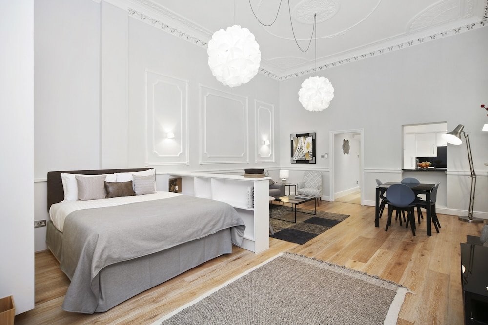 Queensgate Court Room Type - Deluxe Studio Apartment