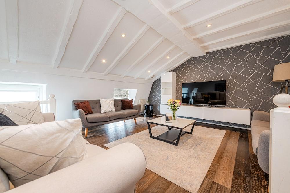Queensgate Court Room Type - Superior Two Bedroom Apartment with Balcony Queensgate Court Room Type - Superior Two Bedroom Apartment with Balcony