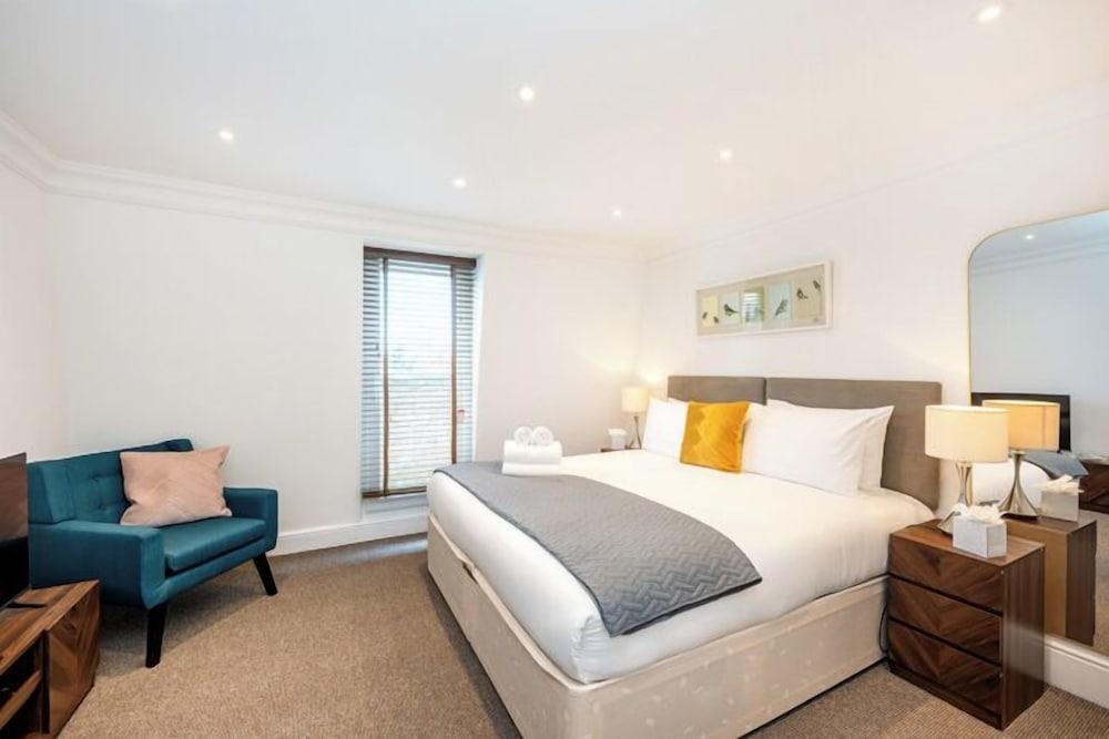 Queensgate Court Room Type - Superior Studio Apartment