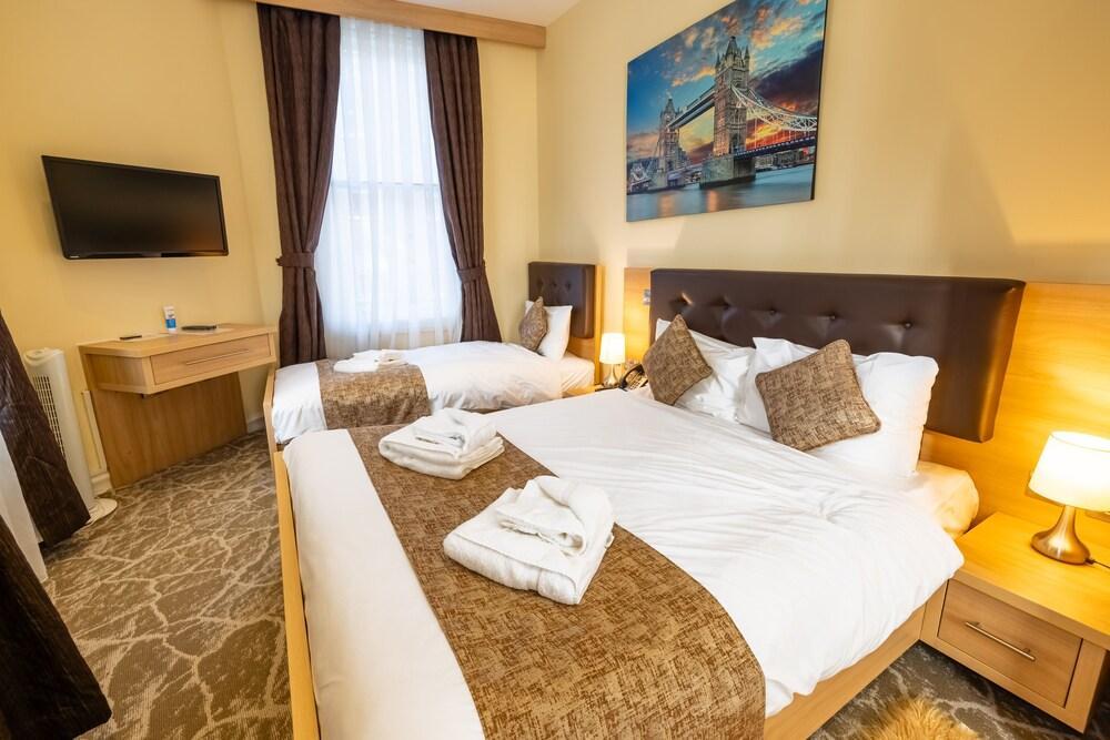Shoreditch Inn Room Type - Deluxe Triple Room