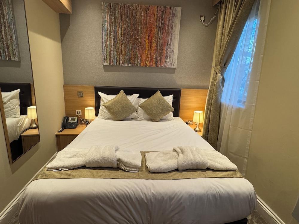 Shoreditch Inn - Tap to explore photos