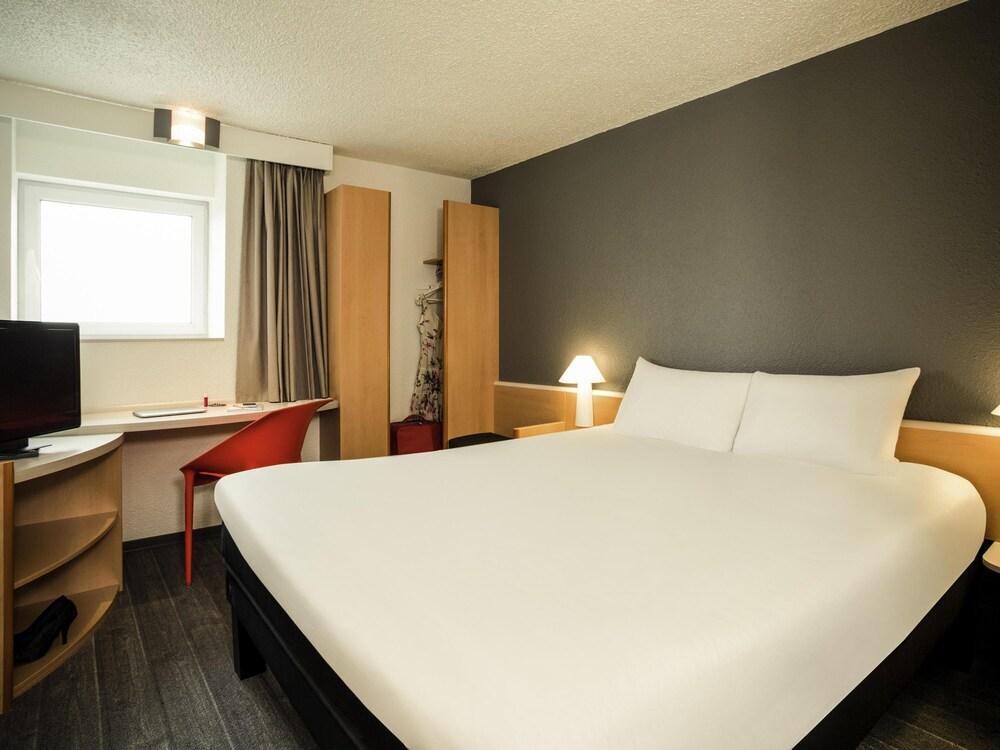 Hôtel ibis Orly Chevilly Tram 7 Room Type - Standard Room, 1 Double Bed Hôtel ibis Orly Chevilly Tram 7 Room Type - Standard Room, 1 Double Bed