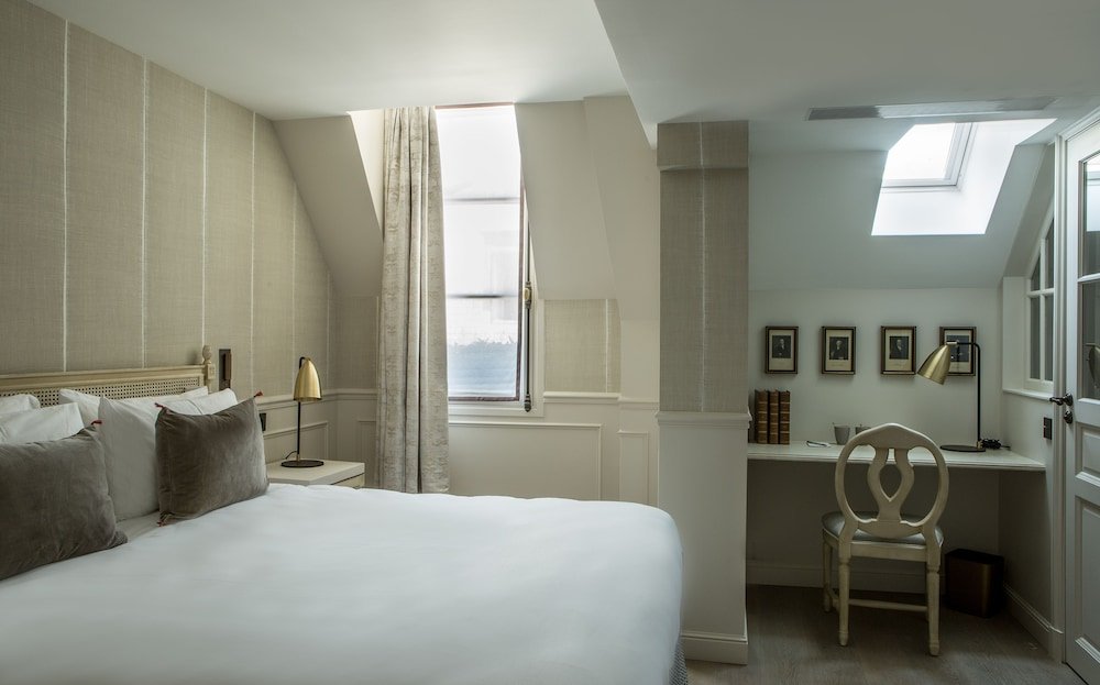 Charles V Room Type - Superior Room