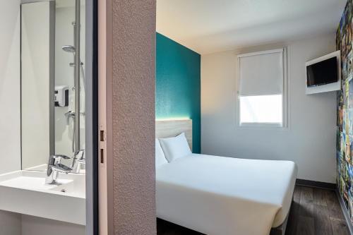 hotelF1 Paris Gennevilliers, 4 Rue Georges Corète 92230 Gennevilliers - Tap to explore photos