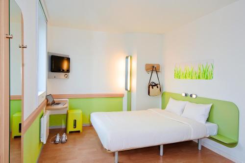 ibis budget Aeroport le Bourget Garonor - Tap to explore photos