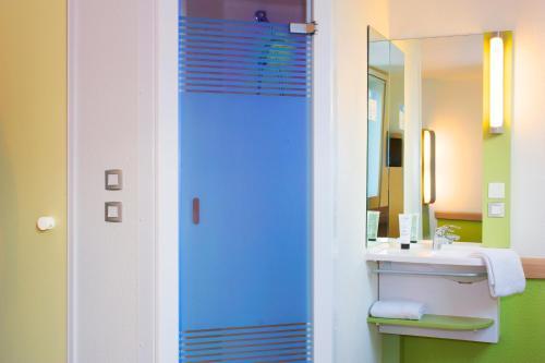 ibis budget Aeroport le Bourget Garonor - Tap to explore photos