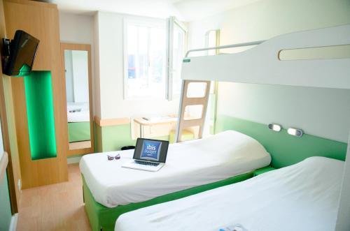 ibis budget Aeroport le Bourget Garonor Room Type - Triple Room with Three Single Beds ibis budget Aeroport le Bourget Garonor Room Type - Triple Room with Three Single Beds