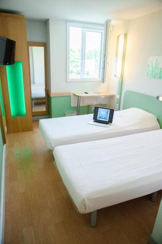 ibis budget Aeroport le Bourget Garonor - Tap to explore photos