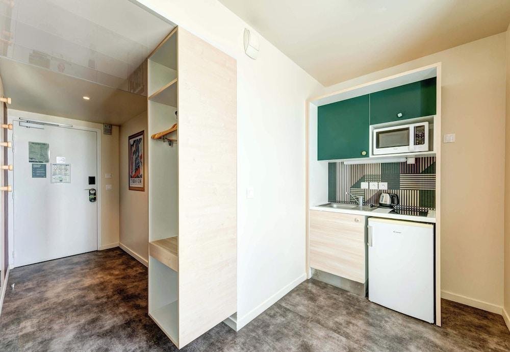 B&B HOME Paris Mairie de Saint-Ouen Room Type - Room, Kitchen