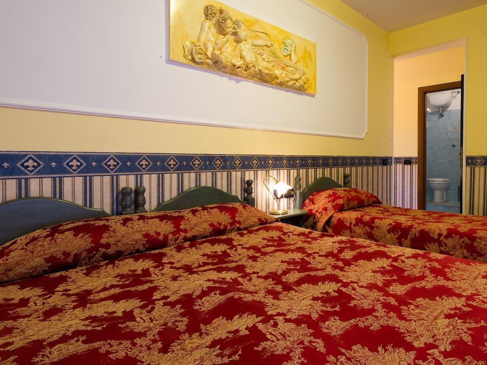 Hotel Louis II Room Type - Classic Triple Room