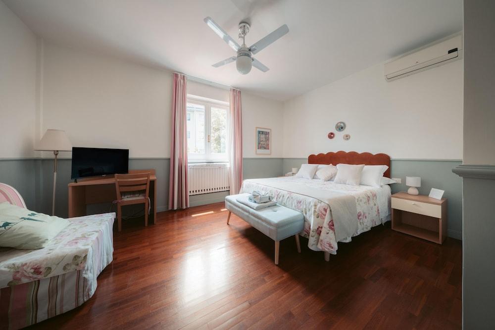 Inn Rome B&B Room Type - Comfort Triple Room, Garden View
