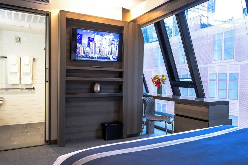 Carnegie Hotel Room Type - Superior Room, 1 Queen Bed, Mobility Accessible