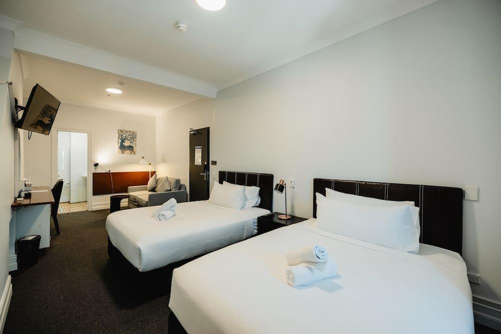 Newtown Cozy Stays Room Type - Deluxe Twin Ensuite Bathroom