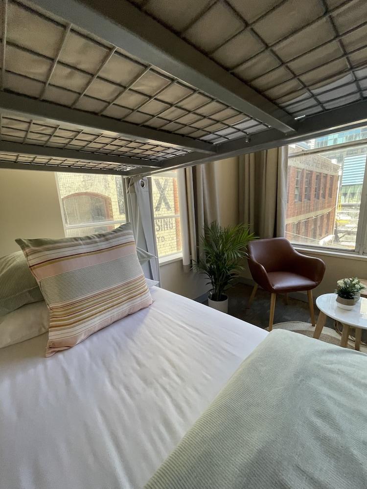 Europa Melbourne - Hostel Room Type - Private Twin Room with Shared Bathroom