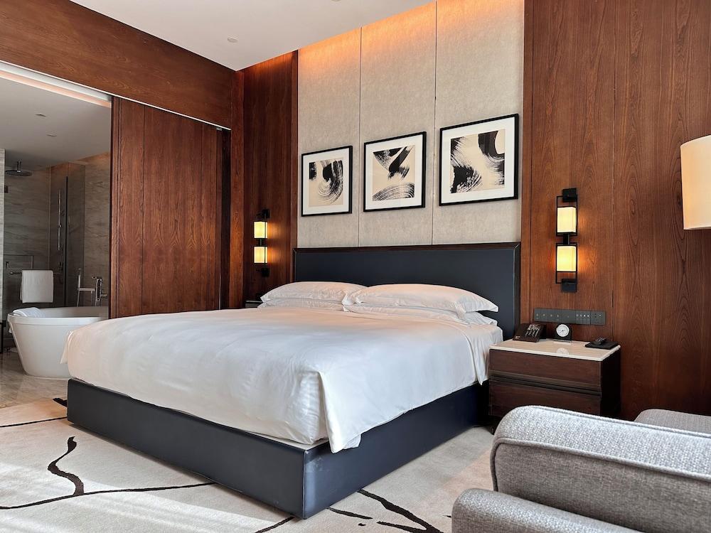 InterContinental Shanghai Hongqiao NECC Room Type - 1 King Bed 1 Bedroom Suite