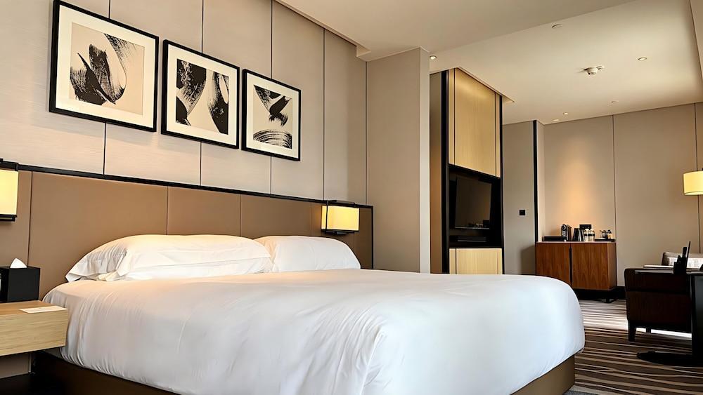 InterContinental Shanghai Hongqiao NECC Room Type - 1 King Junior Suite