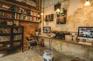 Chinatown Hostel by Mingle - Rooftop Private Jacuzzi with Bar - Tap to explore photos