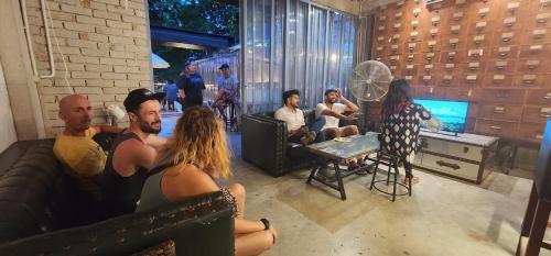 Chinatown Hostel by Mingle - Rooftop Private Jacuzzi with Bar - Tap to explore photos