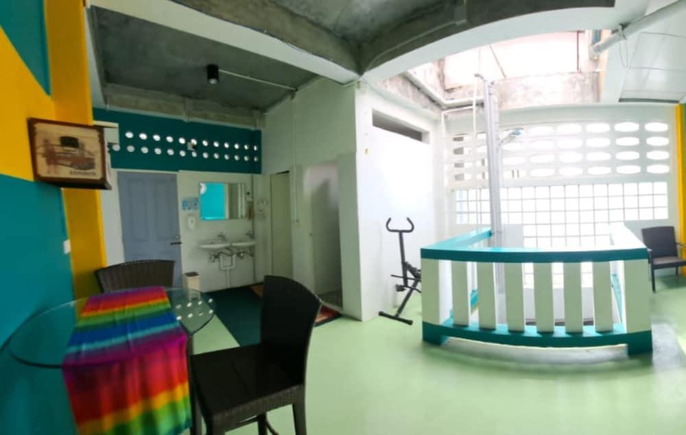 Best Stay Hostel - Tap to explore photos