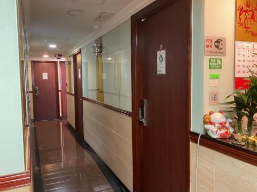Hang Fung Hostel - Tap to explore photos
