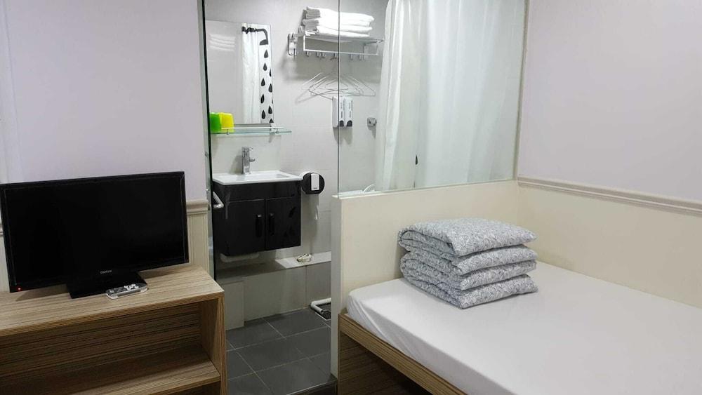 K&B Hostel Room Type - Family Room, No Windows