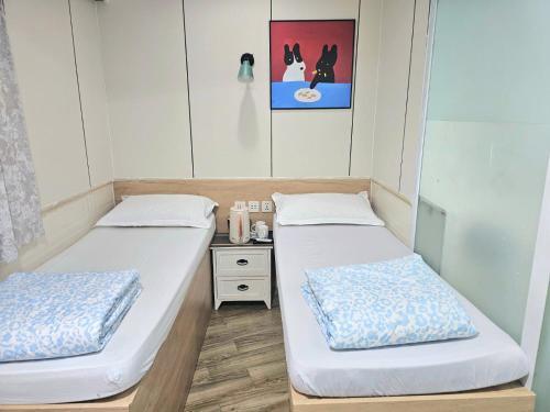 K&B Hostel Room Type - Triple Room with Bathroom