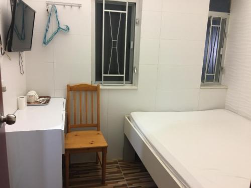 Johnson Hostel Room Type - Queen Room