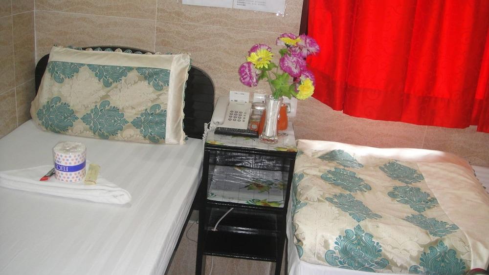 Philippine Hostel Room Type - Deluxe Triple Room, Non Smoking