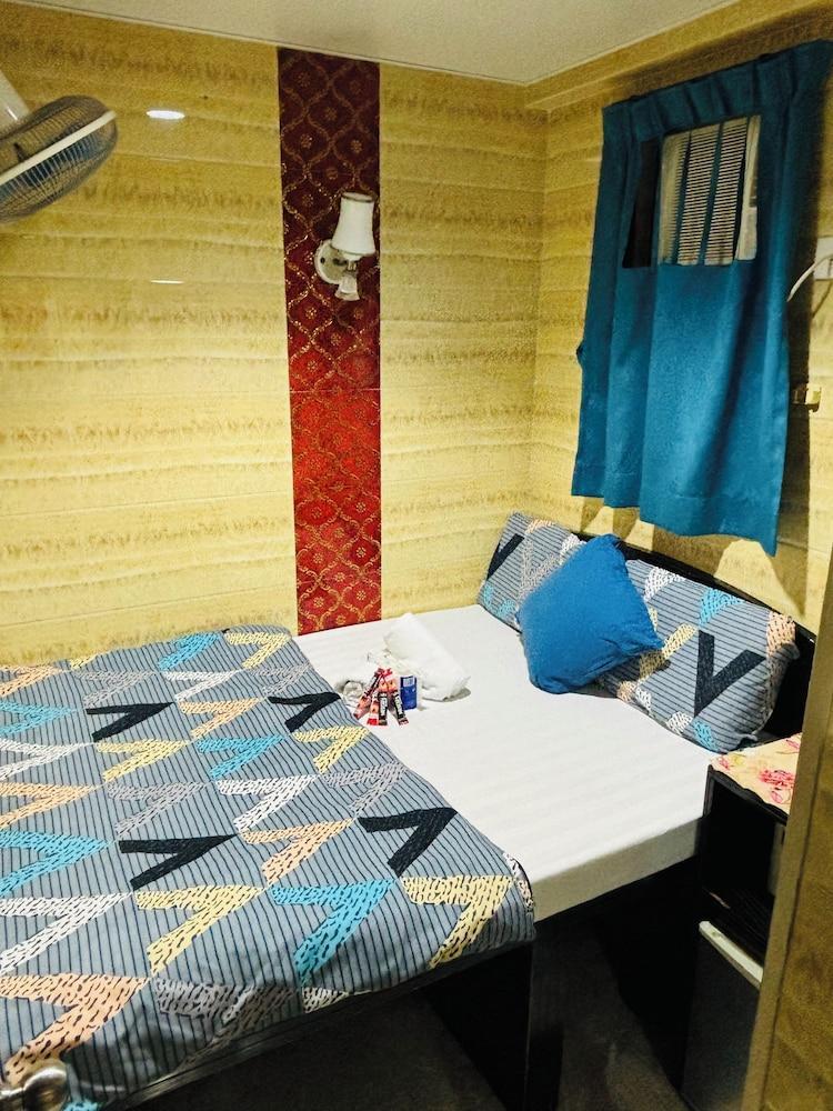 Philippine Hostel Room Type - Deluxe Double Room, 1 Double Bed, Accessible, Non Smoking