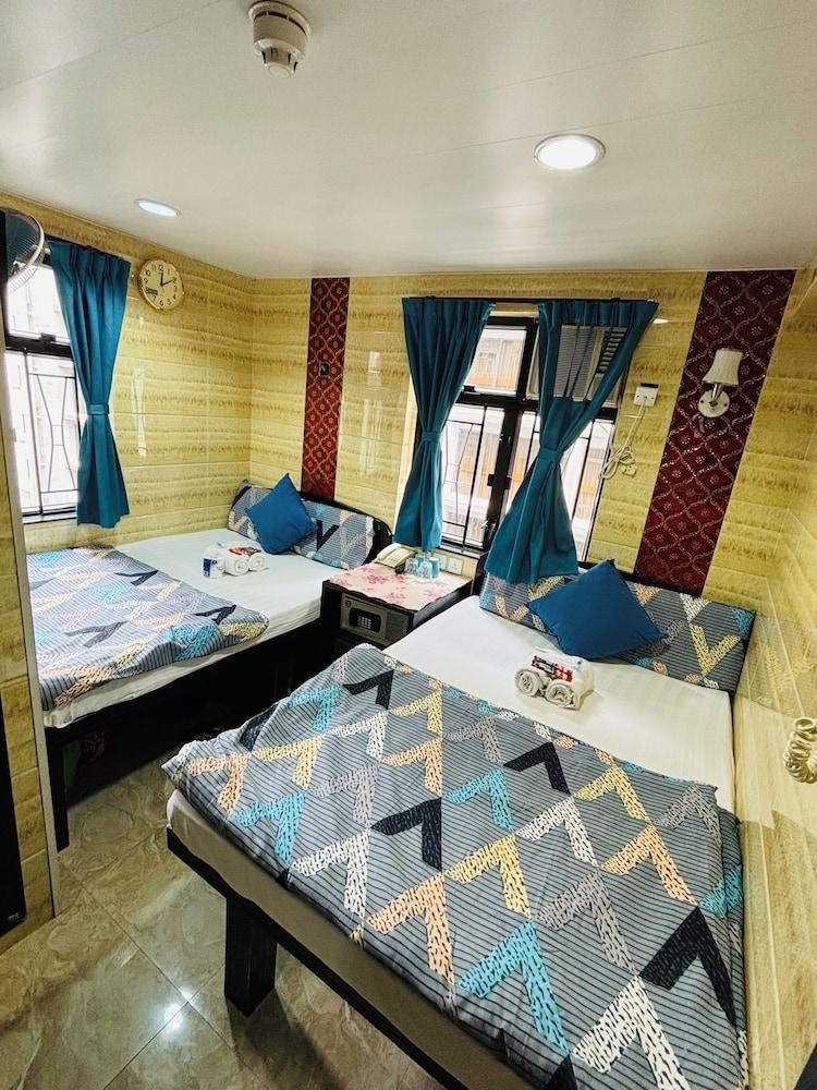 Philippine Hostel Room Type - Deluxe Quadruple Room, 2 Double Beds, Accessible, Non Smoking