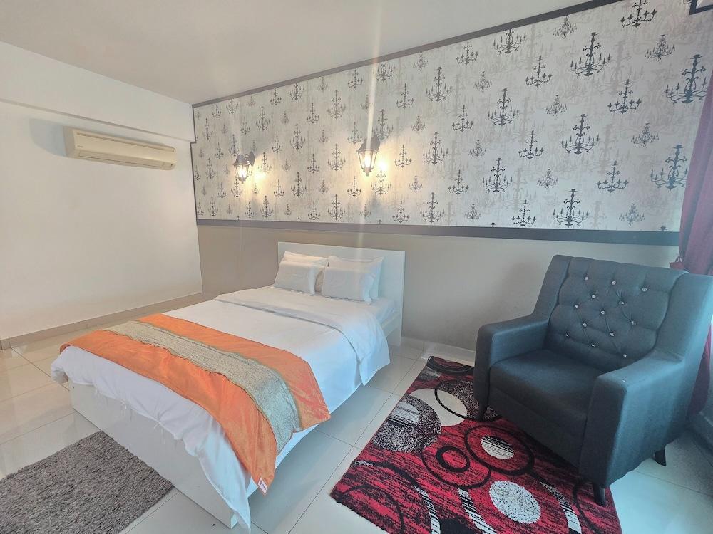 Aster+ Hotel Bukit Jalil Room Type - Superior Double Room, 1 Queen Bed